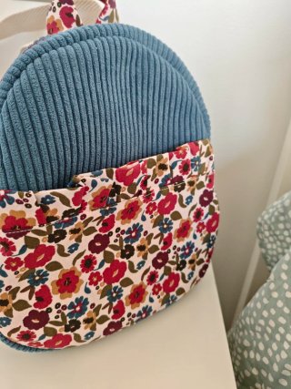 Mochila Artesanal de Pana de Tapicería Azul y Flor