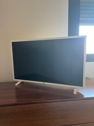 Smart TV LG 32 Blanca, no tiene mando
