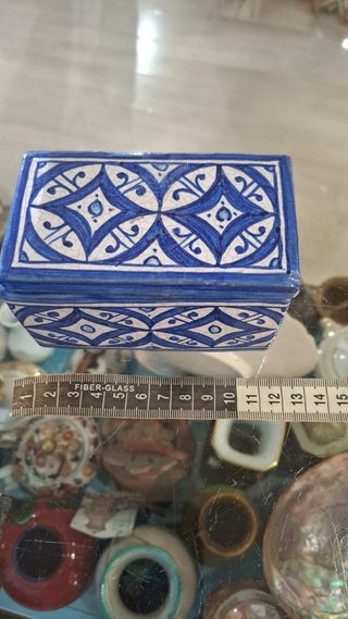 Caja de cerámica artesanal azul y blanca