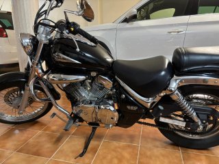 Suzuki Intruder LC 250 Negra