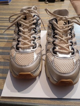 Zapatillas Bershka Beige y Plateadas