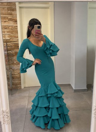 Traje de flamenca verde con volantes