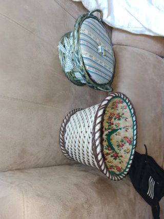 Costureros vintage de mimbre y tela