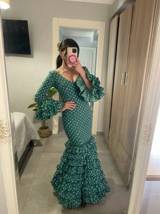 Traje de flamenca verde con lunares