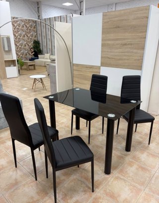 Conjunto Mesa y 4 Sillas Negras