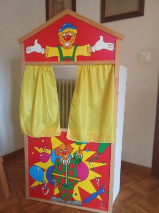 Teatro de marionetas infantil con payasos