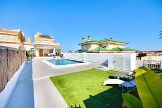 Chalet en alquiler en Los Balcones - Los Altos del Edén en Torrevieja