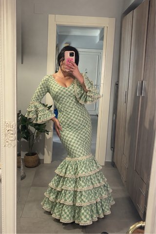 Traje de flamenca verde y blanco