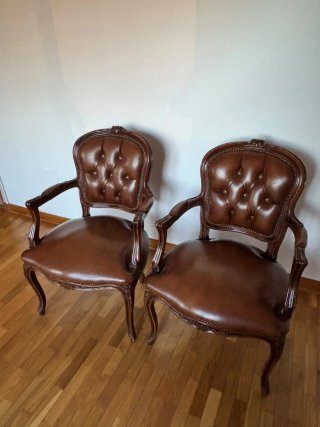 2 Sillones Clásicos de Cuero y Madera