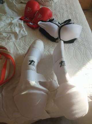 Kimono y Protecciones Karate Niño/a 10 años