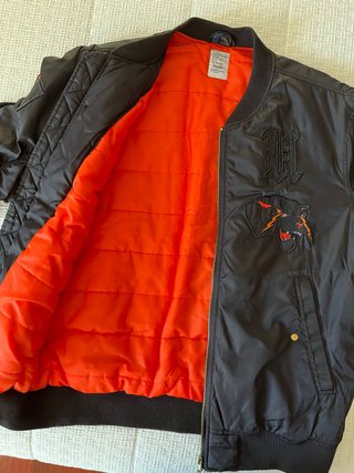 Cazadora bomber negra forro naranja