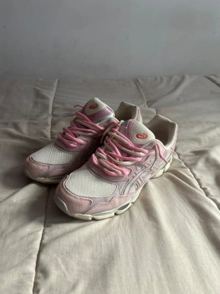 Zapatillas Asics gel estilo urbano rosas y blancas