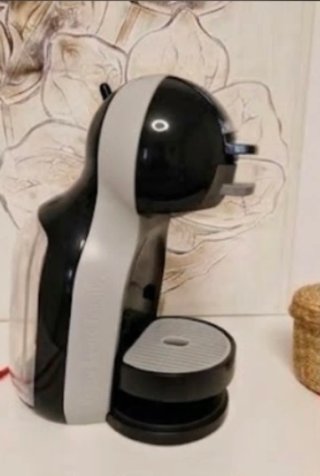 Cafetera Dolce Gusto Negra y Gris
