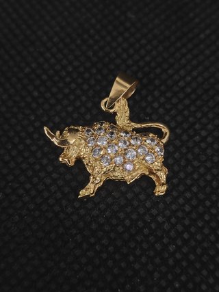 Colgante oro 18k Toro con circonitas.051-03-00772