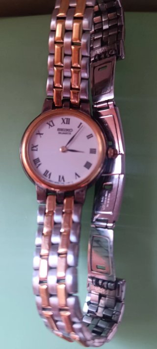 Reloj Seiko Mujer Plateado y Dorado