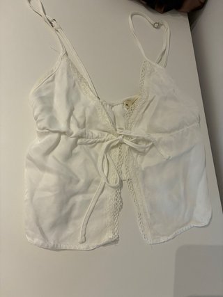 Top blanco con encaje