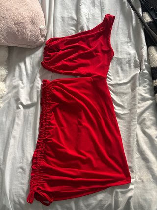 Vestido Rojo Asimétrico