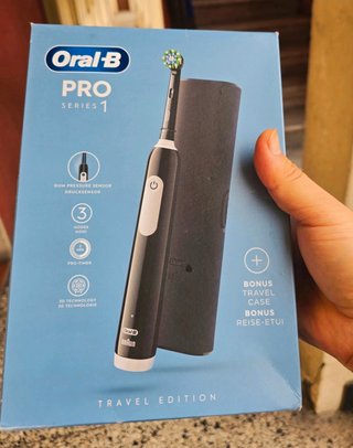 Spazzolino Oral-B Pro Series 1 Nero Travel Edition