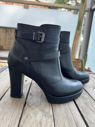 Botines de piel negros con tacón