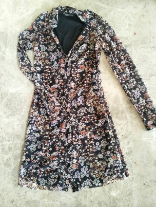 Vestido mini floral Stradivarius XS