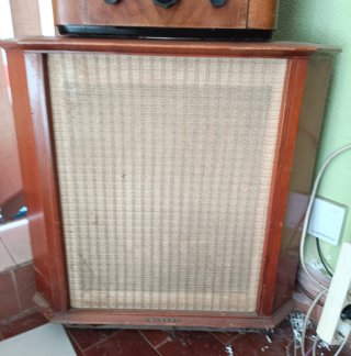 Altavoz vintage madera