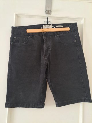 Pantalón corto negro Pull & Bear