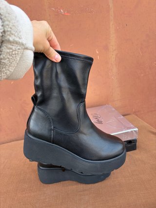 Stivaletti Bely n.41 finta pelle con zeppa