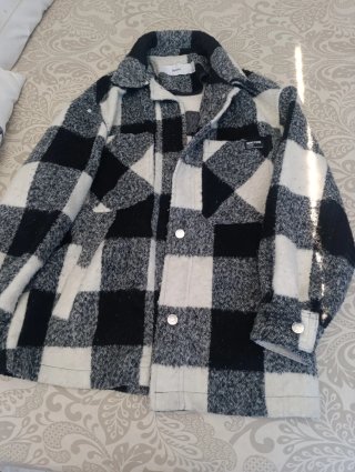 Cazadora Bershka Cuadros Blanco y Negro