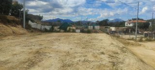 Se alquila parcela 600 m2.