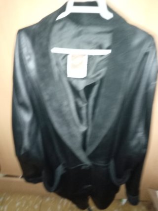 Chaqueta de piel y paño negra