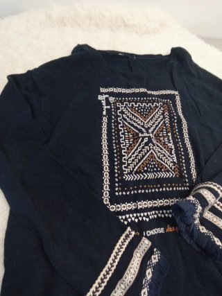 Jersey negro con estampado étnico
