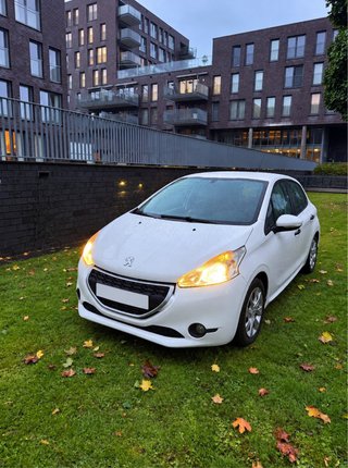 Peugeot 208 2012