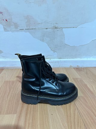 Botas negras estilo Martens negras