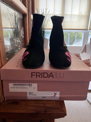 Botines FRIDABLU bordados negro/rosa talla 37