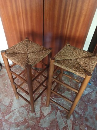 Set de 2 Taburetes Altos de Madera y Ratán 77x33cm