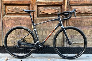 Bicicleta Gravel Giant Revolt 2 T.L