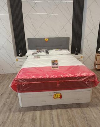Colchón y canapé nuevos