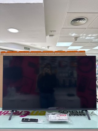 Televisor LED LG 4K Nano UHD AI 50NU8E0B3LA (sin Uso)