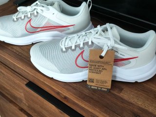 Zapatillas Nike Running Blancas y Rojas