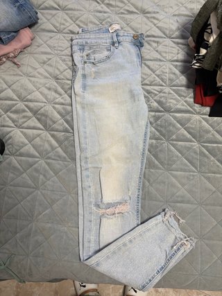 Vaqueros Stradivarius desgastados