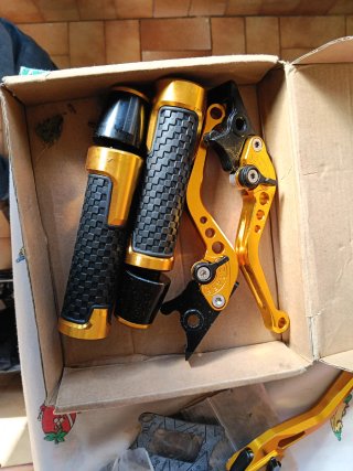 Set de Puños y Manetas para Moto