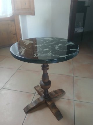 Mesa Auxiliar antigua