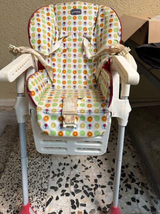Trona marca Chicco para bebé y niña