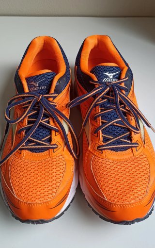 Scarpe da jogging Mizuno arancioni e blu