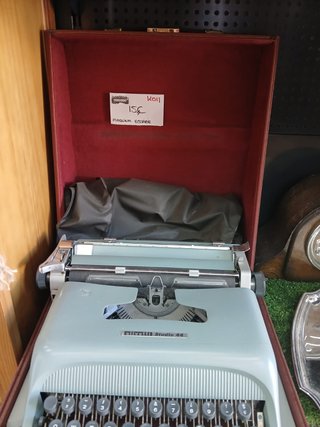 Máquina de escribir Olivetti Studio 44