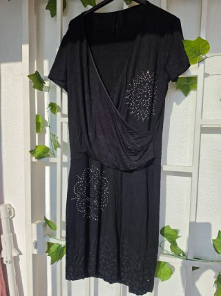 Vestido negro desigual mujer