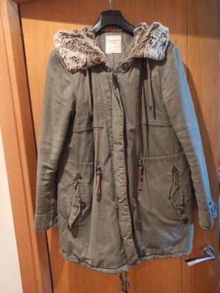 Abrigo verde Pull&Bear con capucha