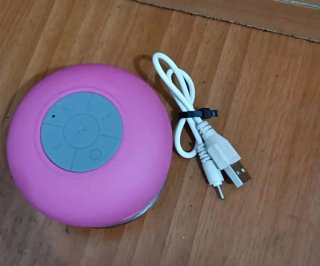 Mini altavoz Bluetooth rosa y gris