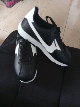Zapatillas Nike Mujer Negras y Blancas