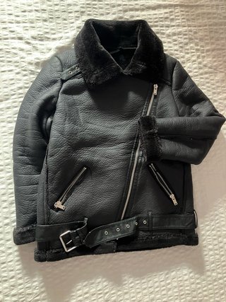 Cazadora oversize piel y pelo sintético